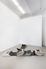 georg-kargl-fine-arts2021johanna-charlotte-tredegaps-and-spacesinstallation-view01.jpg